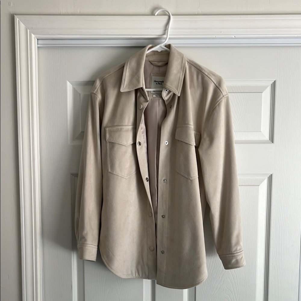 LIKE NEW! Abercrombie. Size medium. Cream Vegan Suede Button-Up Shirt Jacket